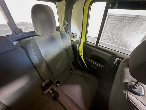 Used 2023 Jeep Gladiator Rubicon image 14