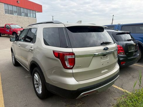 Used 2017 Ford Explorer XLT w/ Equipment Group 202A FWD image 6