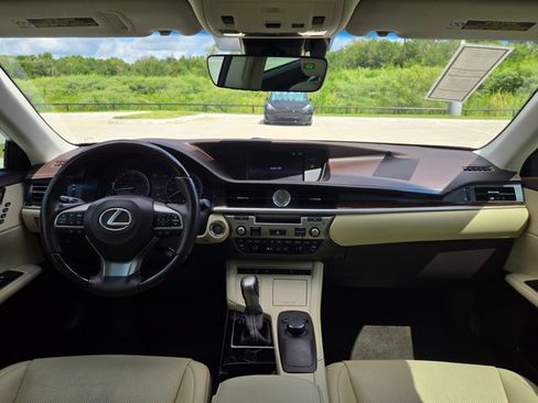 Used 2017 Lexus ES 350 w/ Premium Package FWD image 17