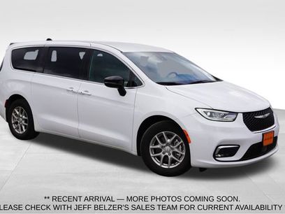 Used 2026 Chrysler Pacifica Select