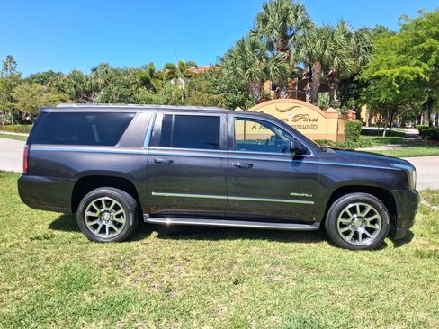 Used 2016 GMC Yukon XL Denali RWD image 5