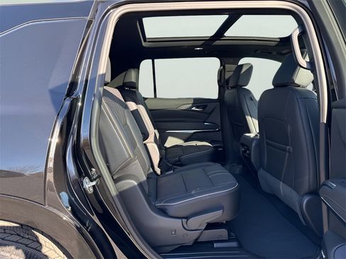 New 2026 Chevrolet Traverse High Country image 11