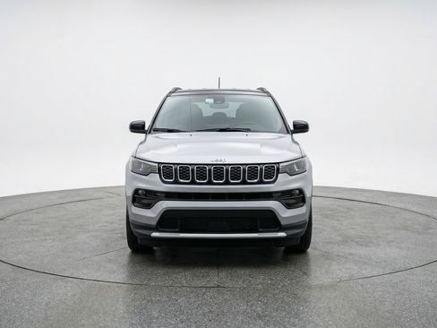 Used 2025 Jeep Compass Limited AWD/4WD image 2
