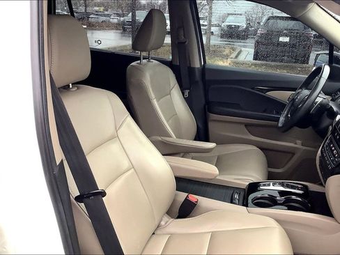 Used 2017 Honda Pilot Touring image 7