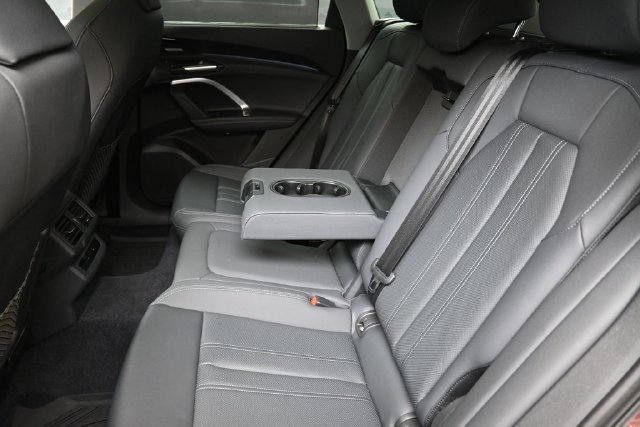 Used 2025 Audi Q5 Premium Plus w/ Premium Plus AWD/4WD image 20
