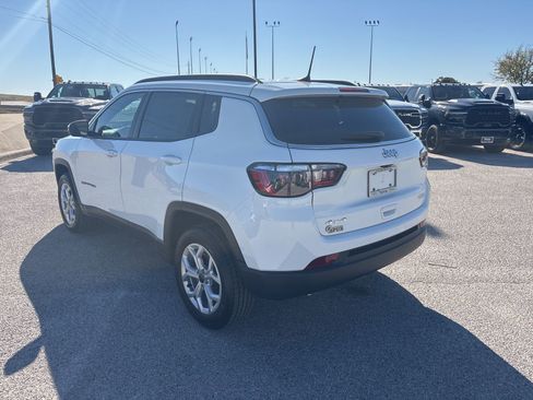 New 2026 Jeep Compass Latitude image 3
