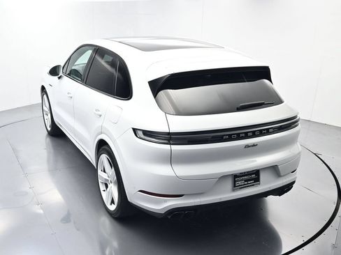 Certified 2025 Porsche Cayenne Turbo AWD/4WD image 39
