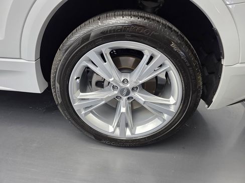 Used 2019 Audi Q8 Premium image 17