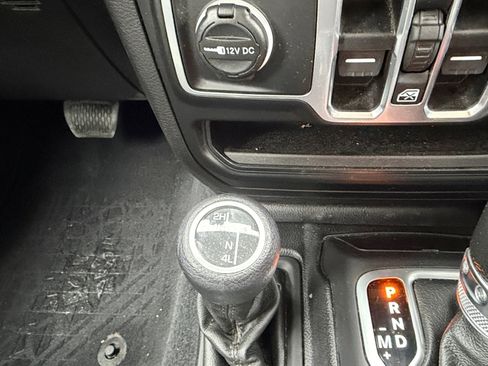 Used 2018 Jeep Wrangler Unlimited Sport S image 25