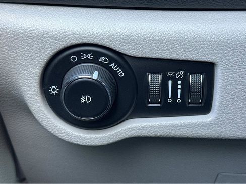 Used 2017 Chrysler Pacifica Touring-L image 30