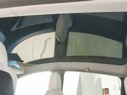 Used 2022 Tesla Model Y Performance image 16