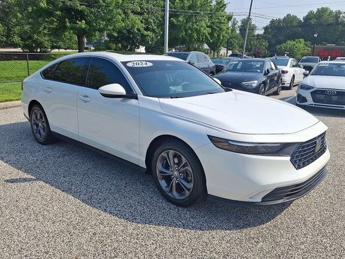 Used 2024 Honda Accord EX image 3