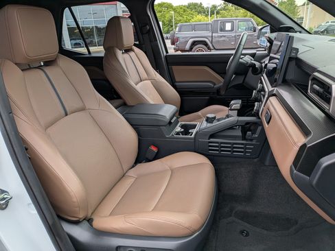 Certified 2025 Toyota 4Runner Limited AWD/4WD image 26