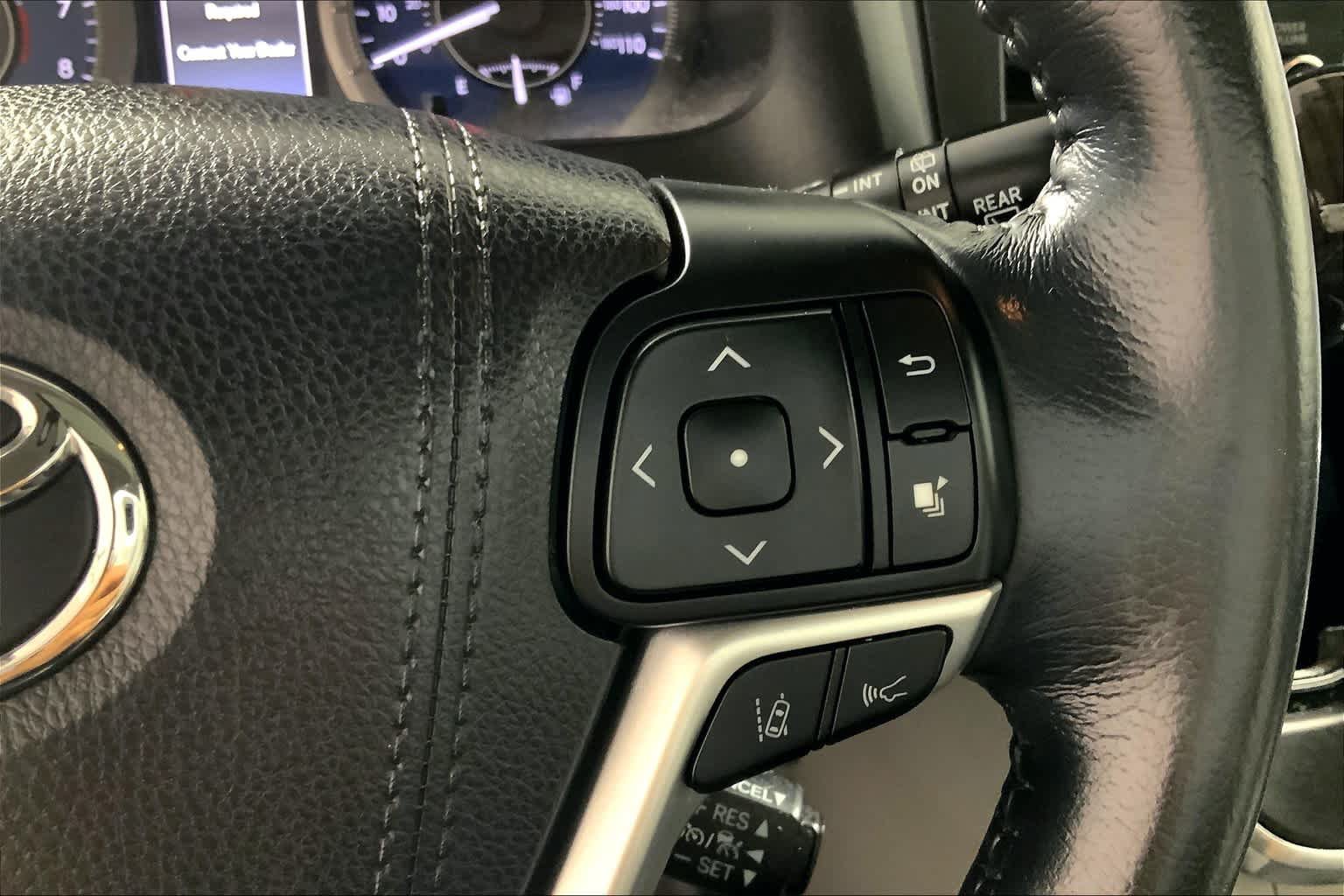Used 2018 Toyota Sienna XLE Premium w/ Outdoor Package AWD/4WD image 25