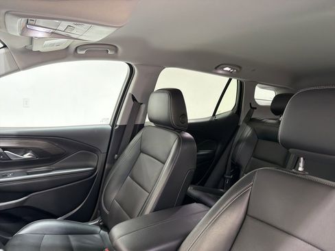 Used 2024 GMC Terrain SLT image 17