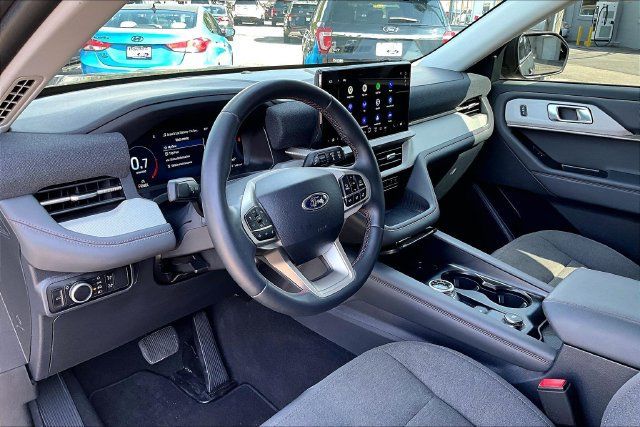 Used 2025 Ford Explorer Active RWD image 12