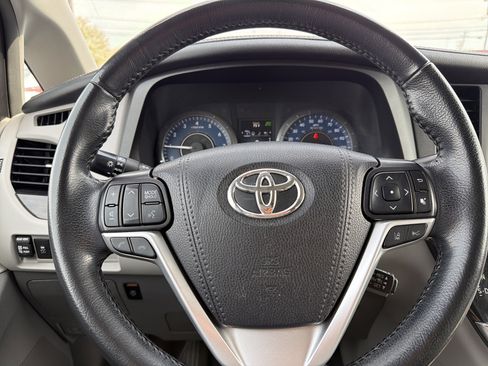 Used 2019 Toyota Sienna XLE Premium AWD/4WD image 15