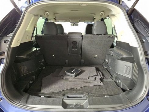 Used 2018 Nissan Rogue SV image 29