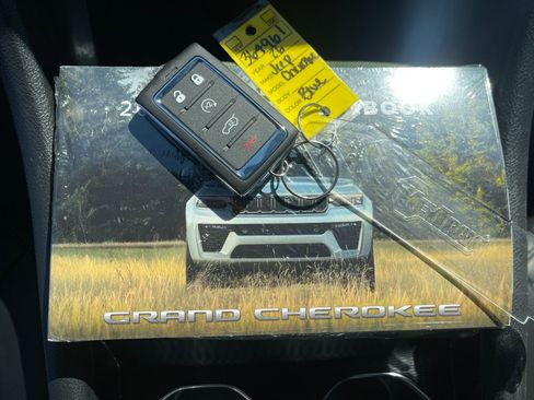 New 2026 Jeep Grand Cherokee Limited image 9