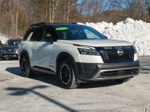Used 2024 Nissan Pathfinder Rock Creek image 3