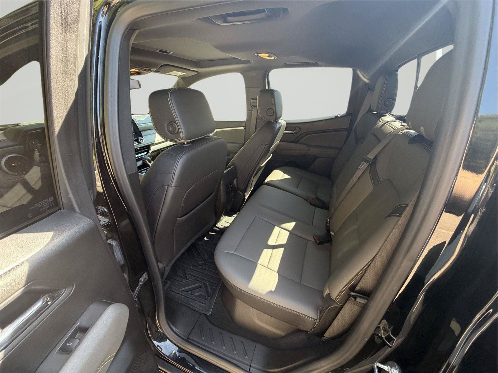 Used 2023 Chevrolet Colorado ZR2 w/ ZR2 Convenience Package III AWD/4WD image 28