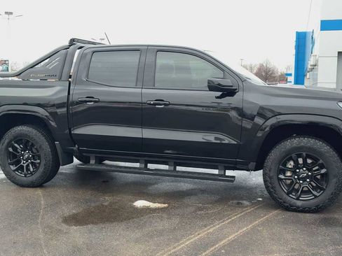 Used 2025 Chevrolet Colorado Z71 w/ Midnight Edition image 9