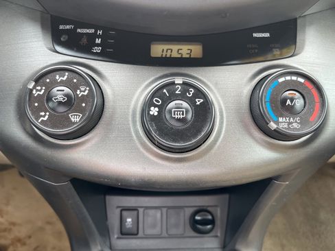 Used 2012 Toyota RAV4 4WD image 17
