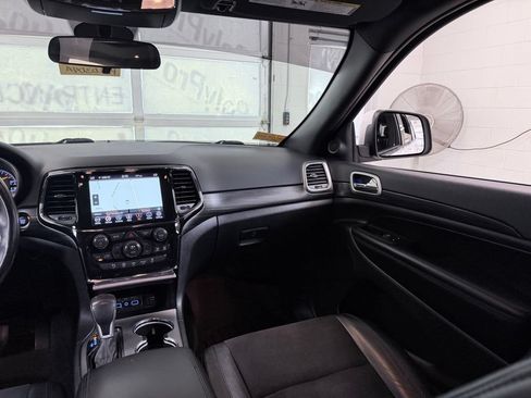 Used 2021 Jeep Grand Cherokee Laredo X AWD/4WD image 29