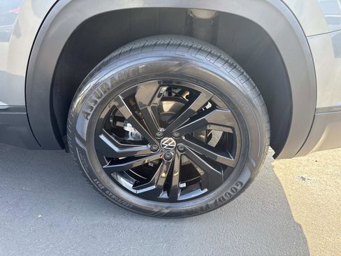 Certified 2022 Volkswagen Atlas SE image 8