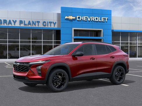 New 2026 Chevrolet Trax LT w/ Driver Confidence Package FWD image 2