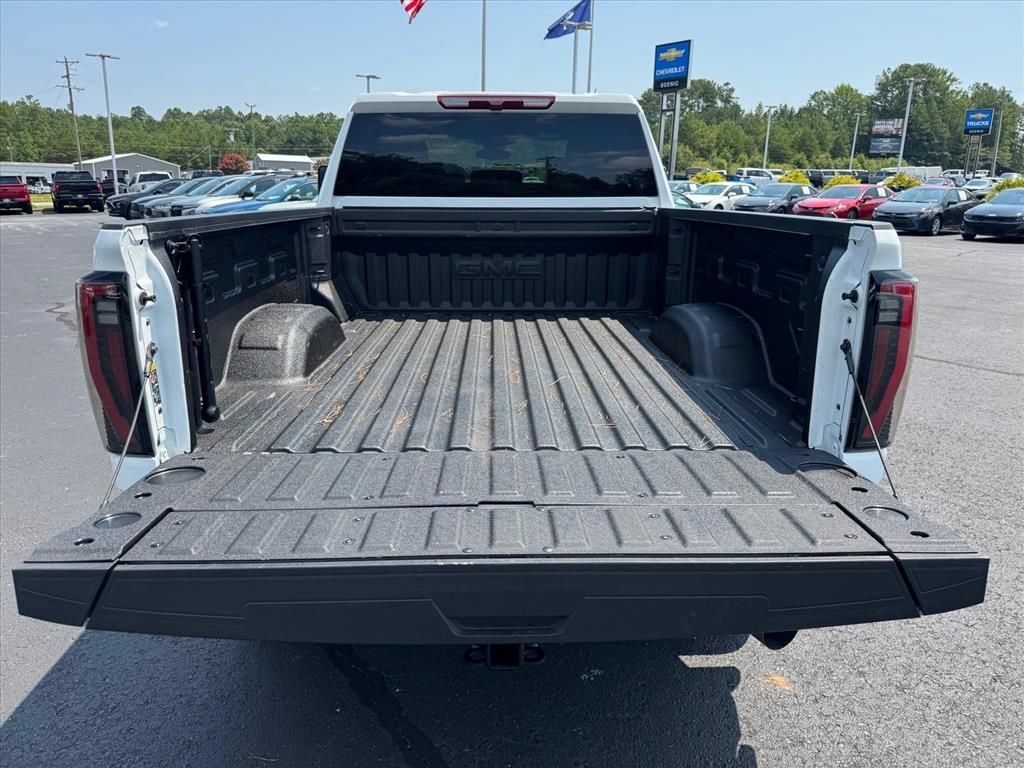 Used 2025 GMC Sierra 2500 AT4 AWD/4WD image 10