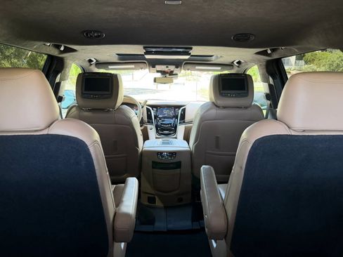 Used 2019 Cadillac Escalade Platinum AWD/4WD image 16