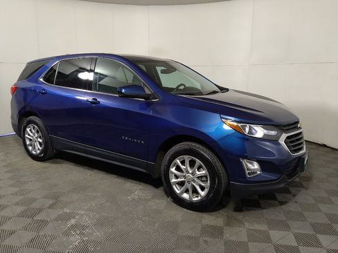 Used 2020 Chevrolet Equinox LT w/ Driver Convenience Package AWD/4WD image 11