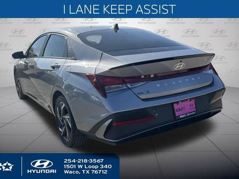 Used 2025 Hyundai Elantra Sport image 11