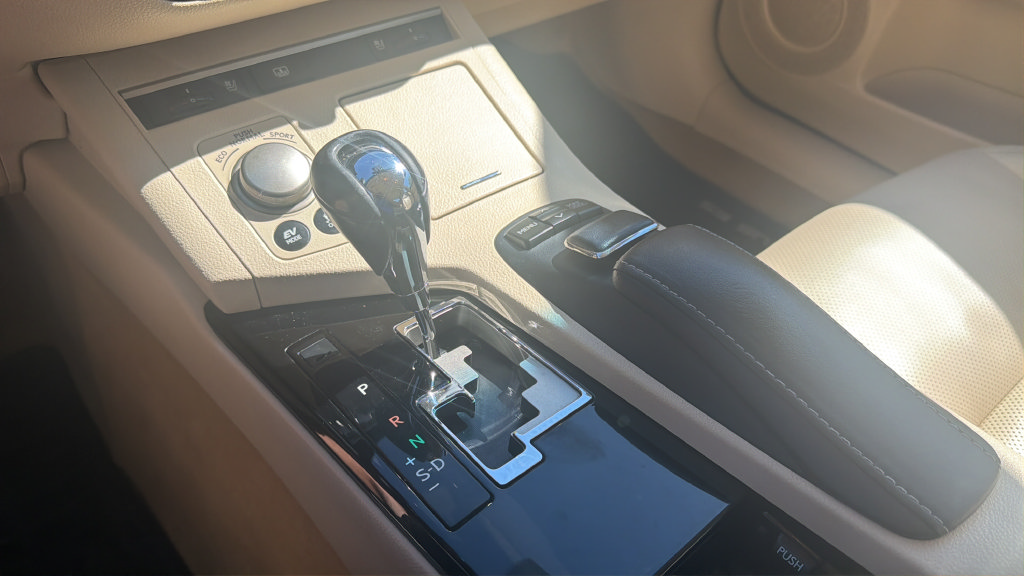 Used 2014 Lexus ES 300h w/ Luxury Package w/Bamboo Trim FWD image 20