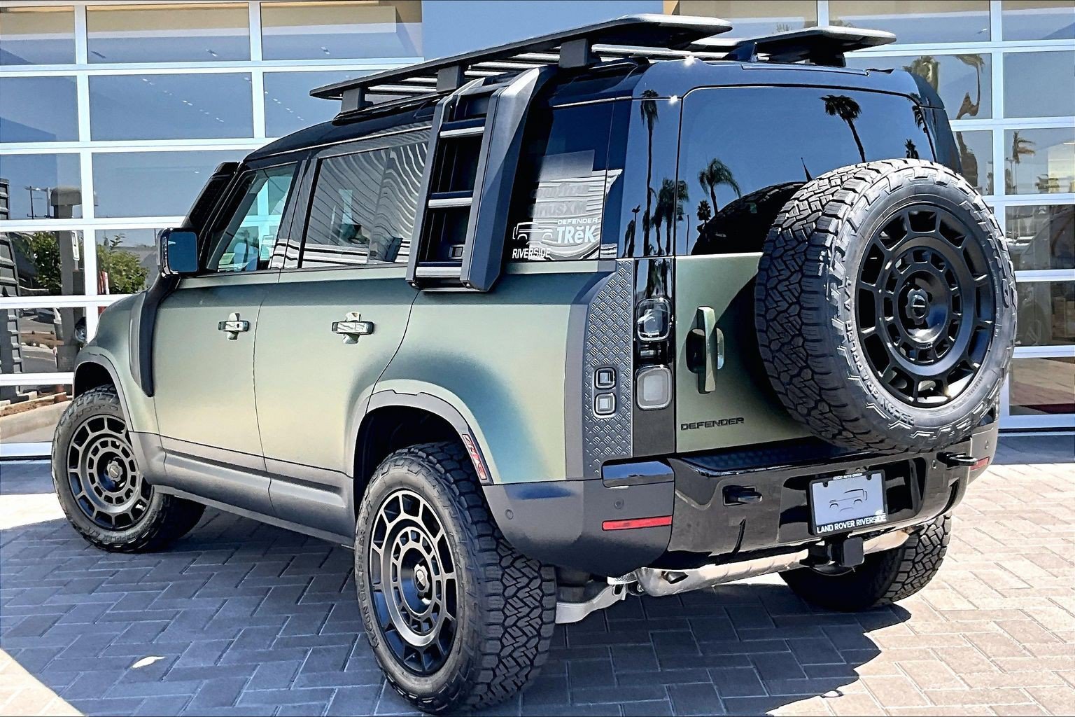 New 2026 Land Rover Defender 110 S AWD/4WD image 3