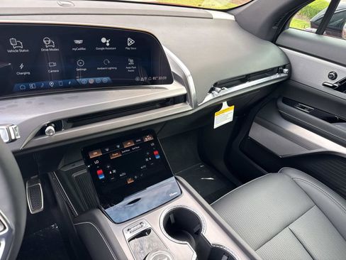 New 2026 Cadillac Vistiq Luxury AWD/4WD image 24