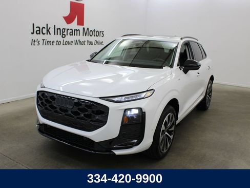 New 2026 Audi Q3 quattro 2.0T AWD/4WD image 1