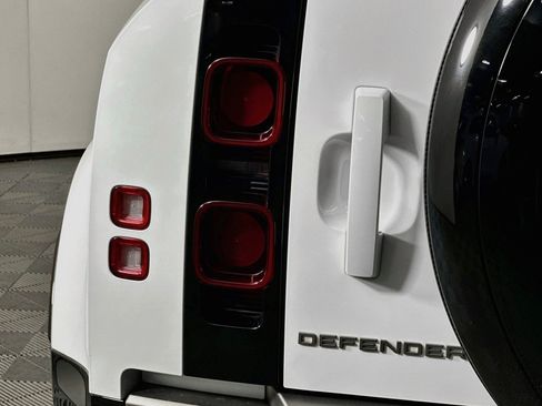 Used 2024 Land Rover Defender 110 X-Dynamic SE AWD/4WD image 17