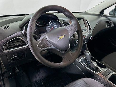 Used 2016 Chevrolet Cruze LT image 9