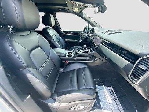 Used 2019 Porsche Cayenne AWD/4WD image 32
