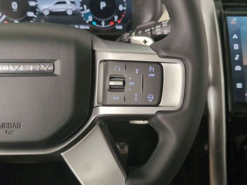 Used 2025 Land Rover Discovery Dynamic SE image 16