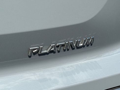 Used 2025 Nissan Pathfinder Platinum FWD image 33