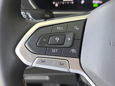 Used 2024 Volkswagen Tiguan SE FWD image 27