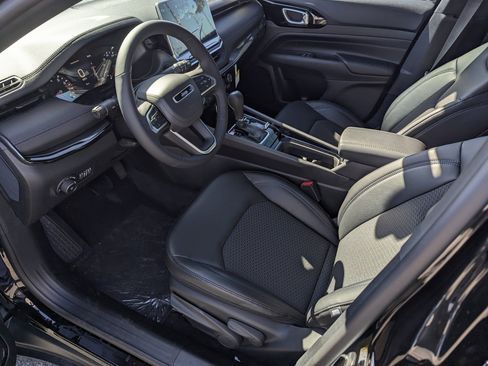 New 2026 Jeep Compass Latitude image 9