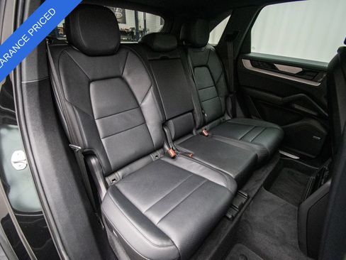 Used 2025 Porsche Cayenne AWD/4WD image 16