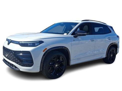 Certified 2025 Volkswagen Tiguan SE R-Line image 3