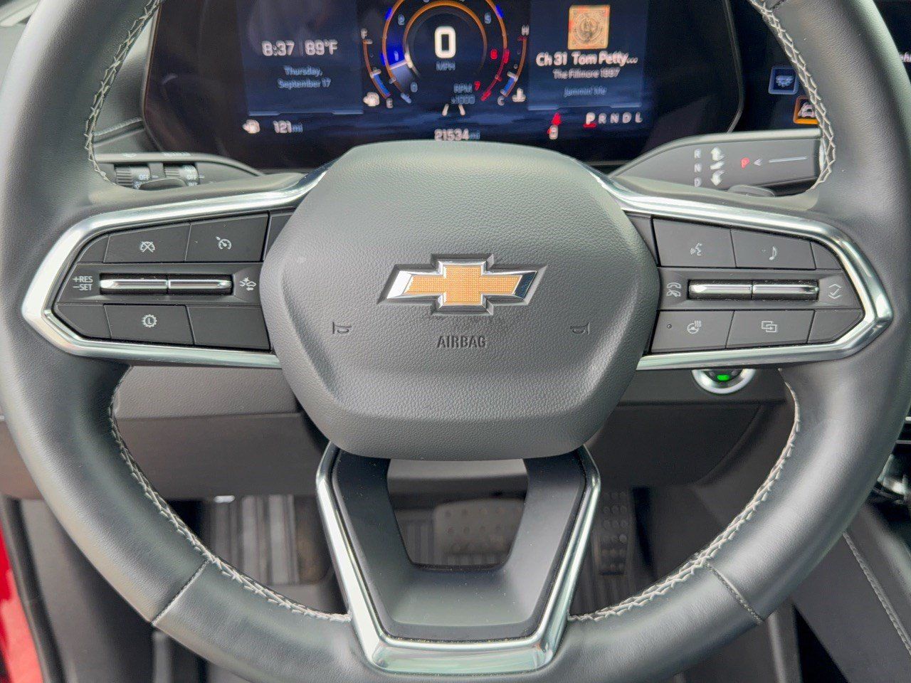 Used 2025 Chevrolet Traverse LT w/ LPO, Floor Liner Package FWD image 10