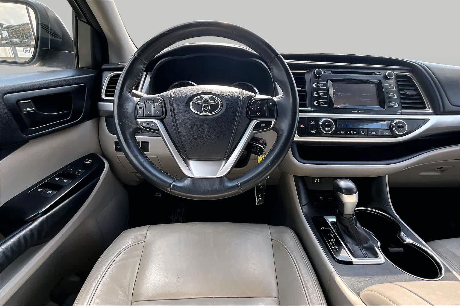Used 2014 Toyota Highlander Plus AWD/4WD image 6