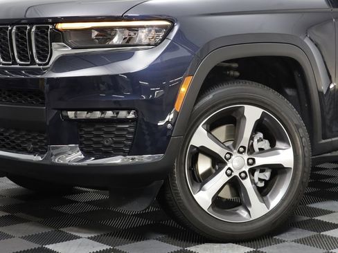 Used 2024 Jeep Grand Cherokee L Limited w/ Luxury Tech Group II AWD/4WD image 3